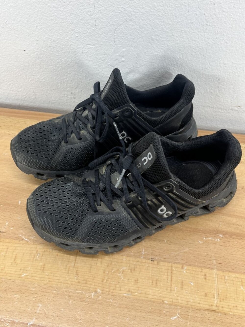 Size 8.5 Women's On Cloudswift Low All Black Sneakers 41.98459 Shoes - Picture 2 of 15